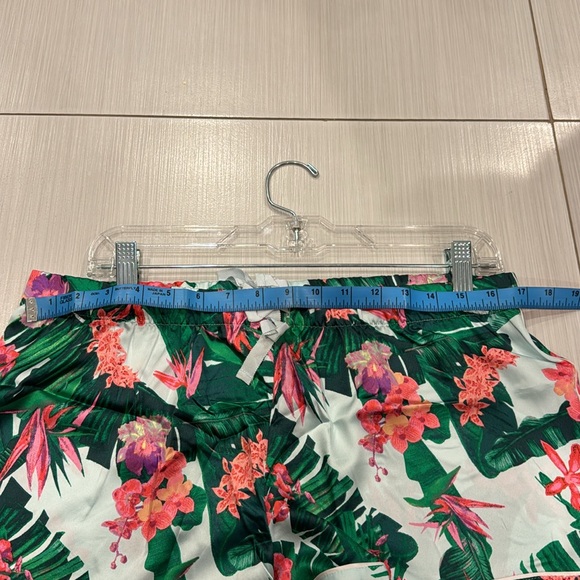 Victoria Secret NWT Satin colorful Short Pijama Set. - Picture 10 of 13